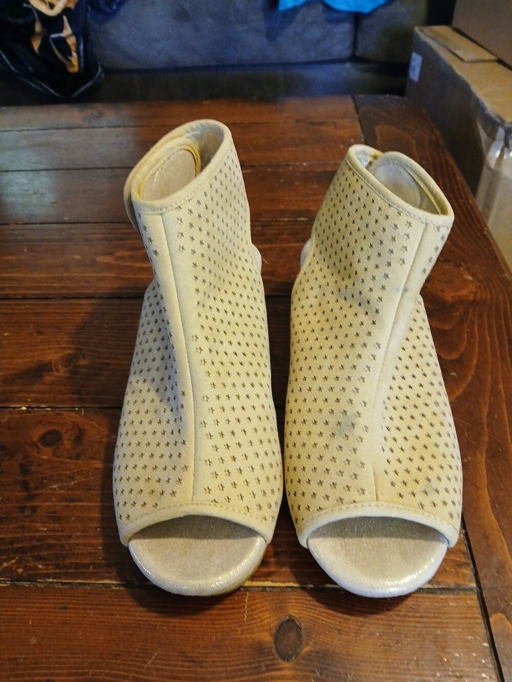 Michael Kors Wedges heels boots beige Cate Foe Sand Peep Toe Star Accents Sz 5